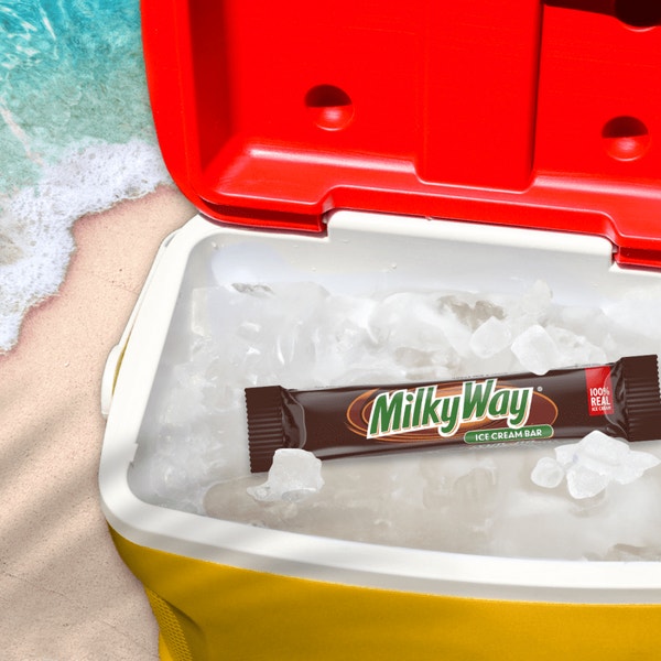 MILKY WAY Chocolatey Ice Cream Bar with Caramel and a Milk